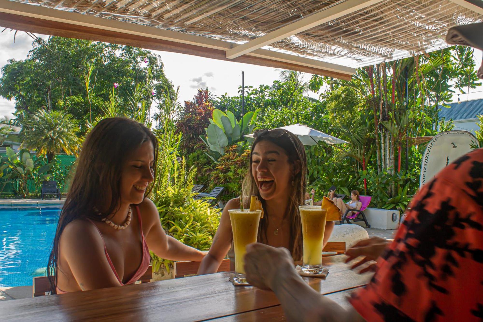 El Clan Hostel Puerto Viejo de Talamanca Ngoại thất bức ảnh
