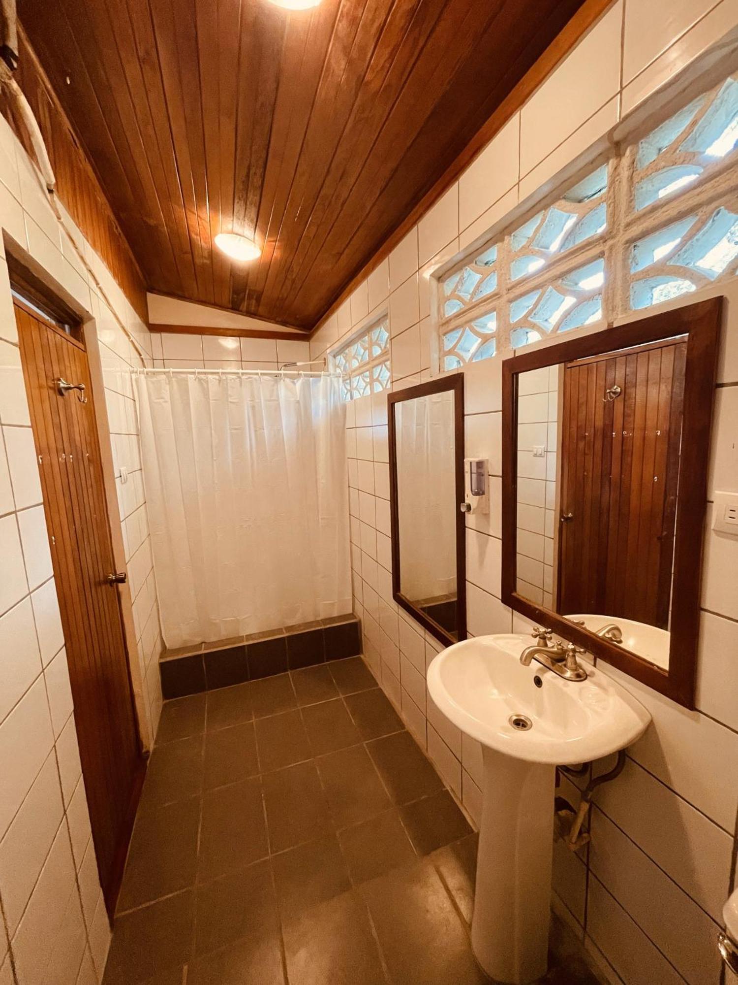 El Clan Hostel Puerto Viejo de Talamanca Ngoại thất bức ảnh